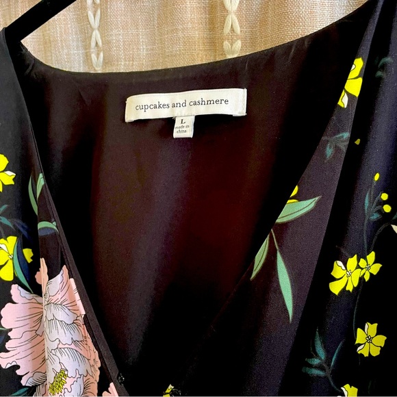 Cupcakes and Cashmere Large Flowered Cocktail Dress - Picture 10 of 10